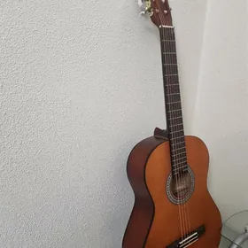Gitara saz guraly