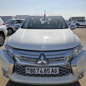 Mitsubishi Montero 2019