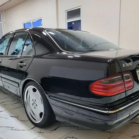 Mercedes-Benz E320 2002