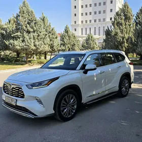 Toyota Highlander 2021