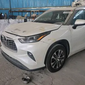Toyota Highlander 2021