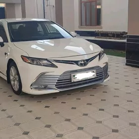 Toyota Camry 2021