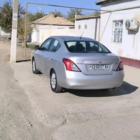 Nissan Versa 2011