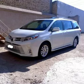 Toyota Sienna 2019