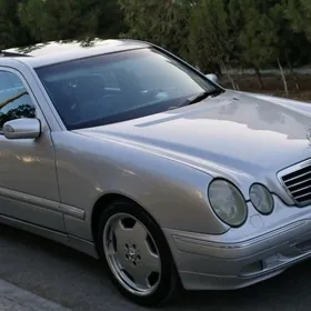 Mercedes-Benz E320 2001
