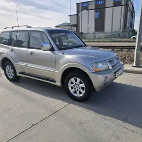 Mitsubishi Pajero 2005