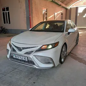 Toyota Camry 2021