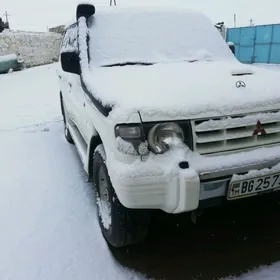 Mitsubishi Montero 1999