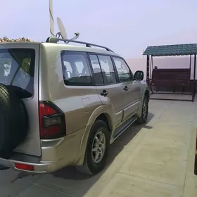 Mitsubishi Montero 2001