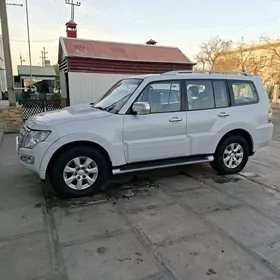 Mitsubishi Pajero 2016