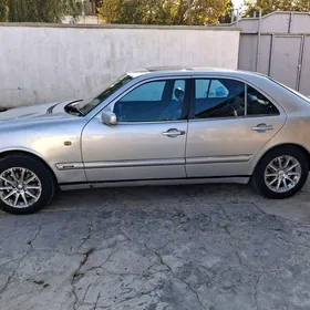 Mercedes-Benz E320 1996