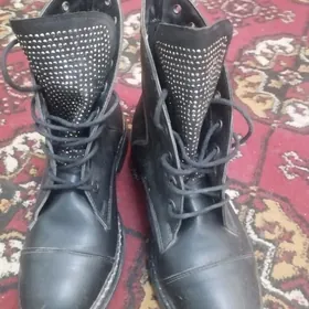 Ботинка Женский