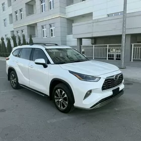 Toyota Highlander 2020