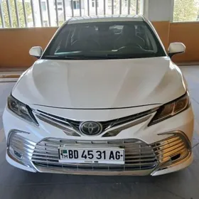 Toyota Camry 2021