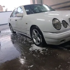 Mercedes-Benz W212 1998