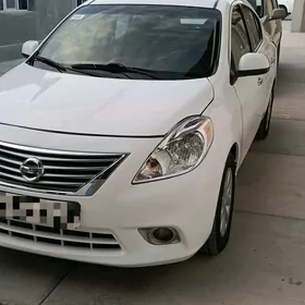 Nissan Versa 2012
