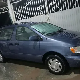 Toyota Sienna 1998