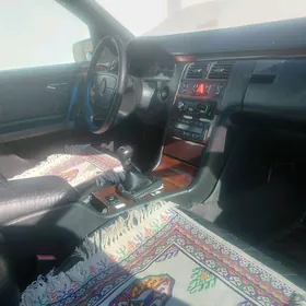 Mercedes-Benz E320 1996
