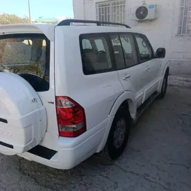 Mitsubishi Pajero 2005