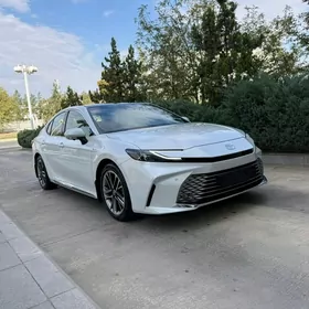 Toyota Camry 2025
