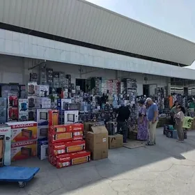 Gyz işgär gözleýän