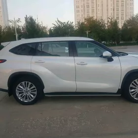 Toyota Highlander 2022