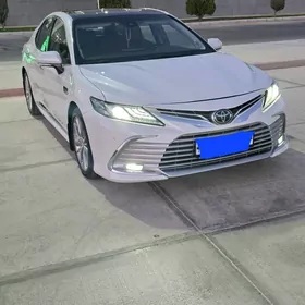 Toyota Camry 2021