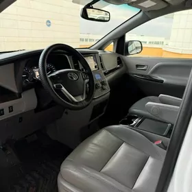 Toyota Sienna 2017