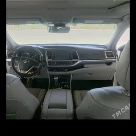 Toyota Highlander 2019