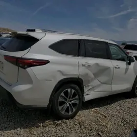 Toyota Highlander 2020