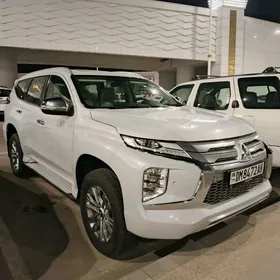 Mitsubishi Pajero 2020