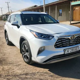 Toyota Highlander Hybrid 2022