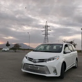 Toyota Sienna 2017
