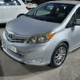 Toyota Yaris 2012