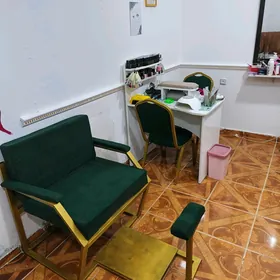 мастер маникюра