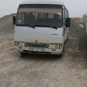 Mitsubishi Rosa 2004