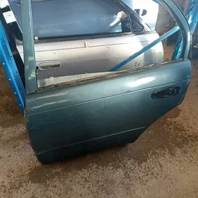 Corolla Cep yzky gapysy 1999