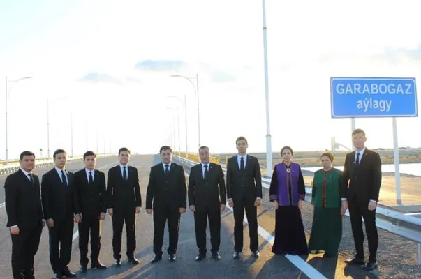 Студенты архитектурного вуза провели практику на новом мосту через залив Гарабогаз