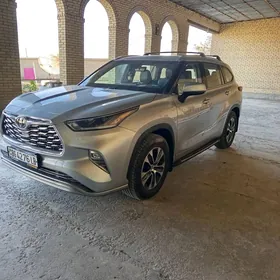 Toyota Highlander 2021