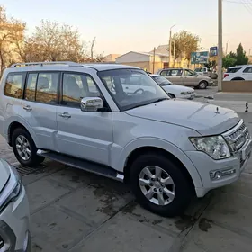 Mitsubishi Pajero 2016