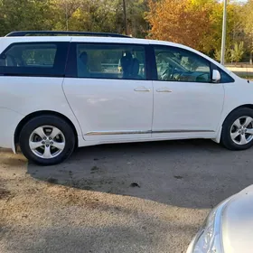 Toyota Sienna 2011