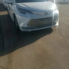Toyota Sienna 2021