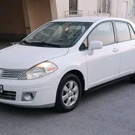 Nissan Versa 2011