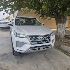 Toyota Fortuner 2024
