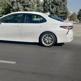 Toyota Camry 2020