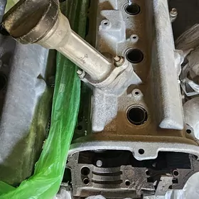 головки от мотора 1 uz -fe/4L