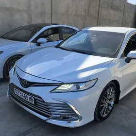 Toyota Camry 2021