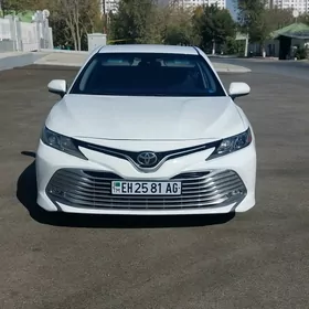 Toyota Camry 2018