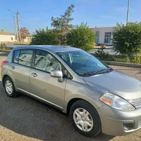 Nissan Versa 2012