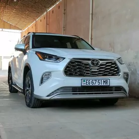 Toyota Highlander 2021